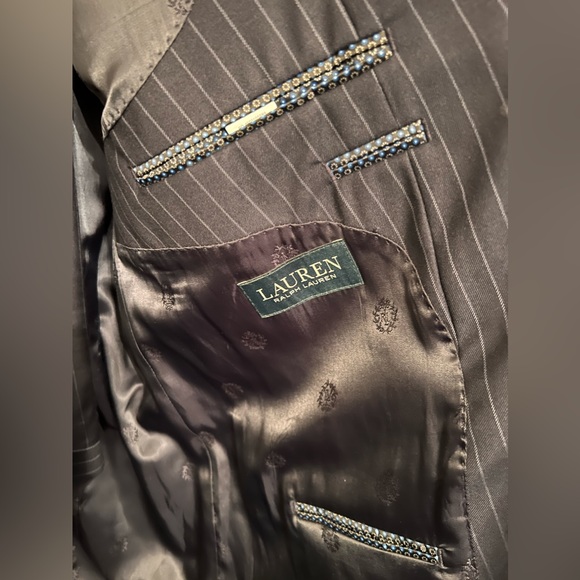 Blue pinstripe Lauren by Ralph Lauren suit, 52R jacket, 44/30 pant. - Picture 3 of 4